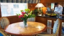ISLAND GIRL -  Salon Dining
